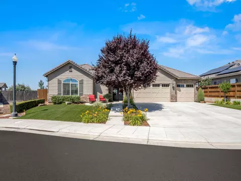 Exterior - 384 Sentinel Dr, Madera, CA 93636 photo 1 of 13