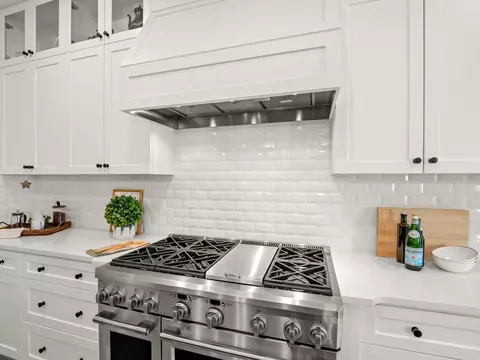 Kitchen - 384 Sentinel Dr, Madera, CA 93636 photo 4 of 8