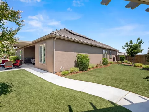 Exterior - 384 Sentinel Dr, Madera, CA 93636 photo 9 of 13