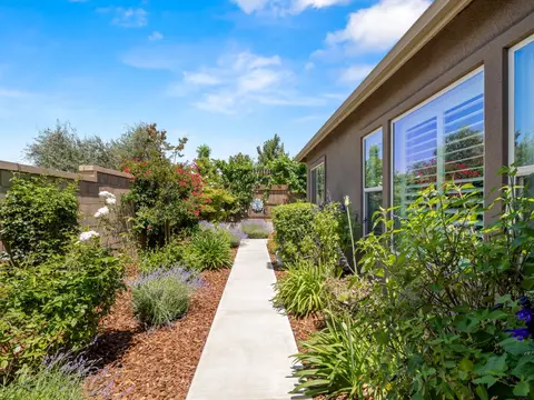 Exterior - 384 Sentinel Dr, Madera, CA 93636 photo 4 of 13