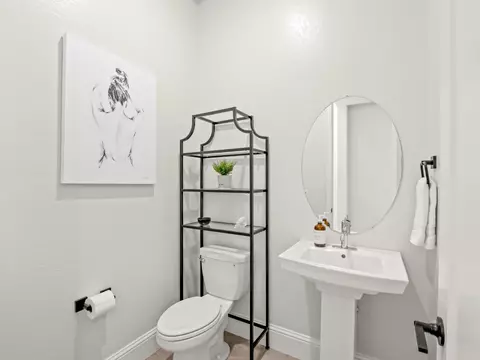 Bath - 384 Sentinel Dr, Madera, CA 93636 photo 2 of 5