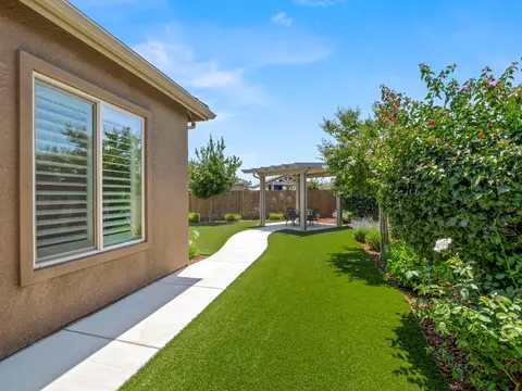 Exterior - 384 Sentinel Dr, Madera, CA 93636 photo 7 of 13