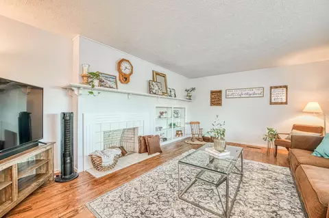 Living - 5433 E Madison Ave, Fresno, CA 93727 photo 1 of 2
