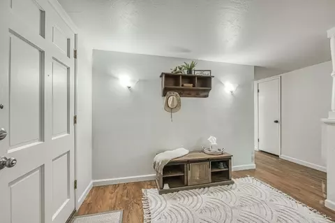 Entry Way - 5433 E Madison Ave, Fresno, CA 93727 photo 1 of 1