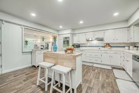 Kitchen - 5433 E Madison Ave, Fresno, CA 93727 photo 2 of 2
