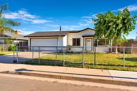 655 Forest Ln, Sanger, CA 93657