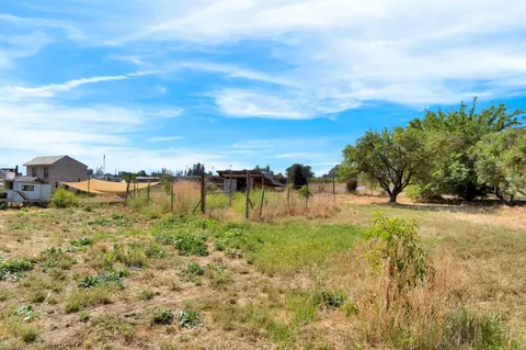 Exterior - 9569 E Olive Ave, Sanger, CA 93657 photo 11 of 12