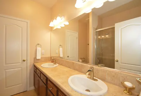 2976 E Christopher Dr, Fresno, CA 93720 photo 6