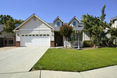 2976 E Christopher Dr, Fresno, CA 93720