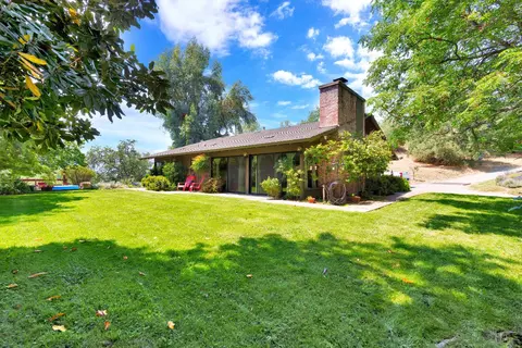 Exterior - 43715 Dinely Dr, Three Rivers, CA 93271 photo 4 of 17