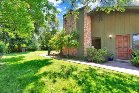 Exterior - 43715 Dinely Dr, Three Rivers, CA 93271 photo 2 of 17