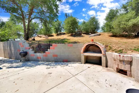 Exterior - 43715 Dinely Dr, Three Rivers, CA 93271 photo 10 of 17