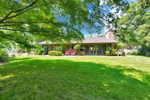 Exterior - 43715 Dinely Dr, Three Rivers, CA 93271 photo 8 of 17