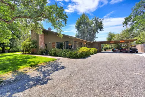 Exterior - 43715 Dinely Dr, Three Rivers, CA 93271 photo 9 of 17