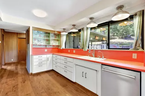 Kitchen - 43715 Dinely Dr, Three Rivers, CA 93271 photo 3 of 5