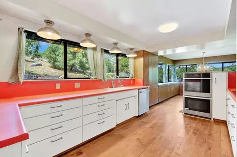 Kitchen - 43715 Dinely Dr, Three Rivers, CA 93271 photo 4 of 5