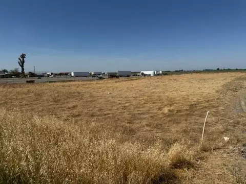 9680 N Dos Palos Rd, Firebaugh, CA 93622
