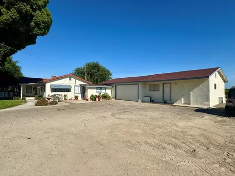 17672 W Belmont Ave, Kerman, CA 93630 photo 3
