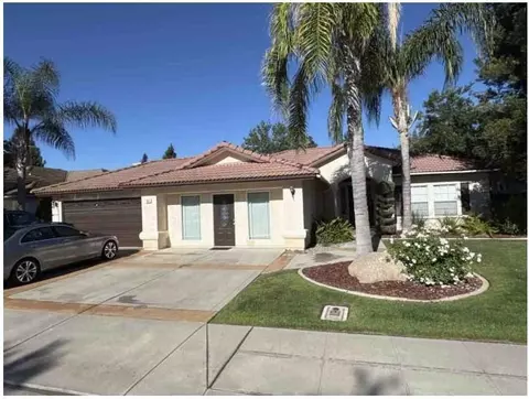 984 Summerset Ln, Madera, CA 93637