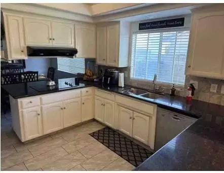 984 Summerset Ln, Madera, CA 93637 photo 3