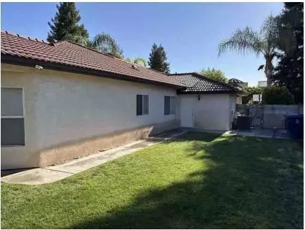 984 Summerset Ln, Madera, CA 93637 photo 2