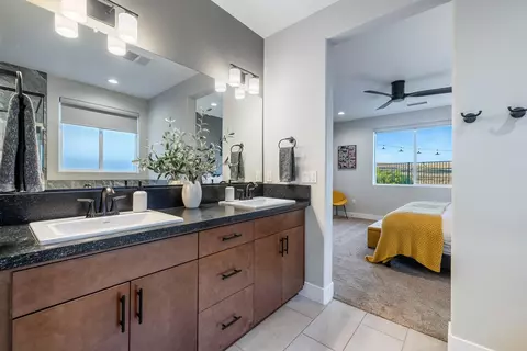 Bath - 1243 Wildflower Dr, Madera, CA 93636 photo 5 of 6