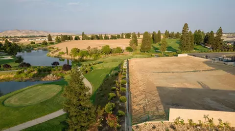 2490 E Copper Ridge Dr, Fresno, CA 93730