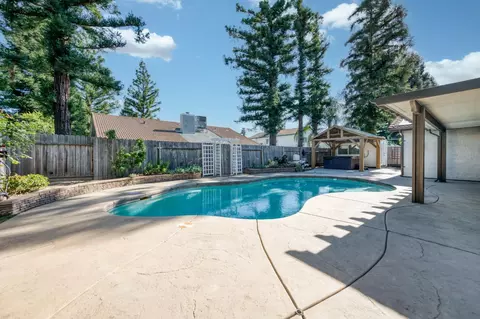 Exterior - 2560 Purvis Ave, Clovis, CA 93611 photo 10 of 13