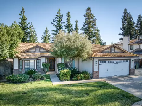 2560 Purvis Ave, Clovis, CA 93611