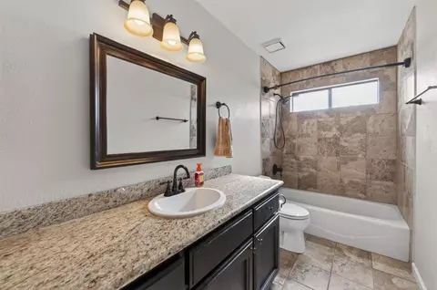 Bath - 2560 Purvis Ave, Clovis, CA 93611 photo 1 of 3