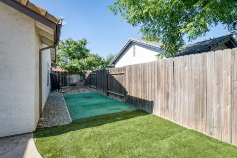 Exterior - 2560 Purvis Ave, Clovis, CA 93611 photo 7 of 13