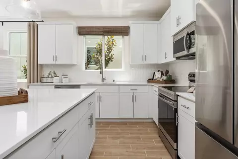 Kitchen - 6794 E Oslin Ave, Fresno, CA 93727 photo 3 of 3