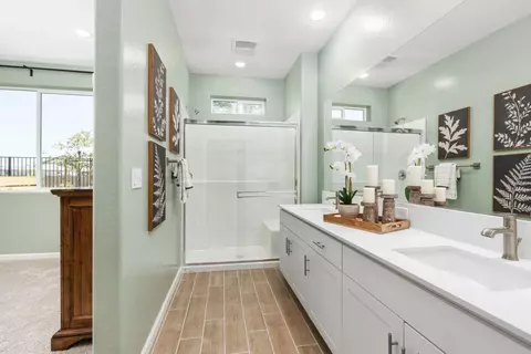 Bath - 6794 E Oslin Ave, Fresno, CA 93727 photo 1 of 2