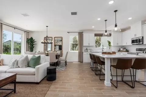 Entry Way - 6794 E Oslin Ave, Fresno, CA 93727 photo 3 of 4
