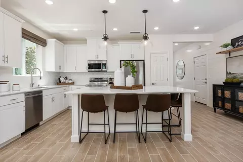 Kitchen - 6794 E Oslin Ave, Fresno, CA 93727 photo 2 of 3
