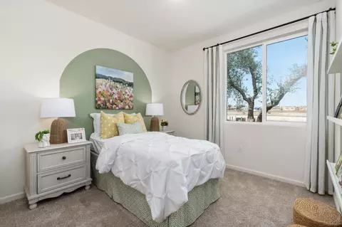 Bedroom - 6794 E Oslin Ave, Fresno, CA 93727 photo 5 of 8