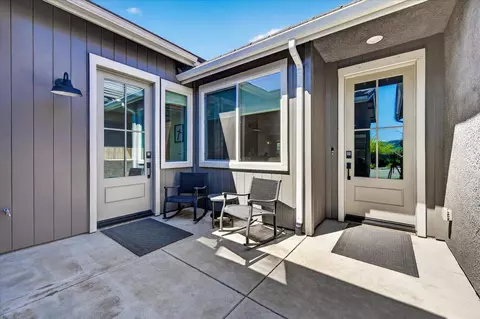 Exterior - 2086 N Phillip Ave, Clovis, CA 93619 photo 5 of 13