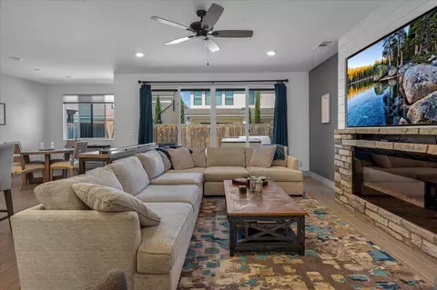 Living - 2086 N Phillip Ave, Clovis, CA 93619 photo 3 of 5
