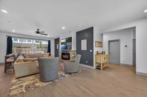 Entry Way - 2086 N Phillip Ave, Clovis, CA 93619 photo 2 of 4
