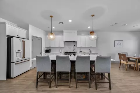 Kitchen - 2086 N Phillip Ave, Clovis, CA 93619 photo 2 of 9