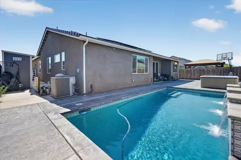 Exterior - 2086 N Phillip Ave, Clovis, CA 93619 photo 12 of 13