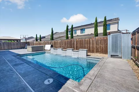 Exterior - 2086 N Phillip Ave, Clovis, CA 93619 photo 10 of 13