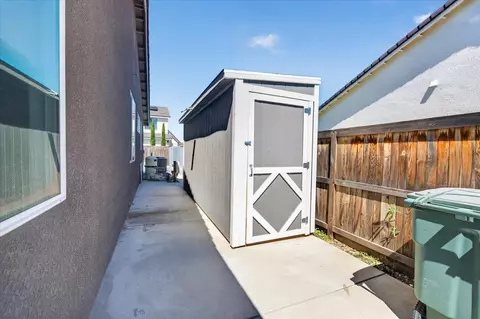 Exterior - 2086 N Phillip Ave, Clovis, CA 93619 photo 13 of 13