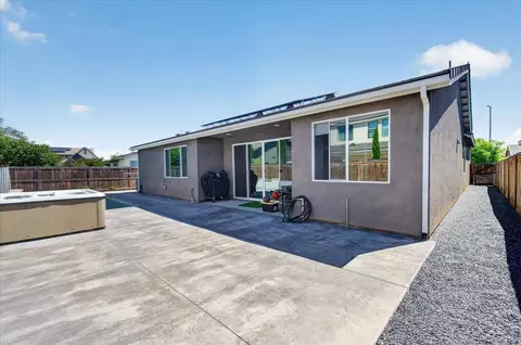 Exterior - 2086 N Phillip Ave, Clovis, CA 93619 photo 6 of 13