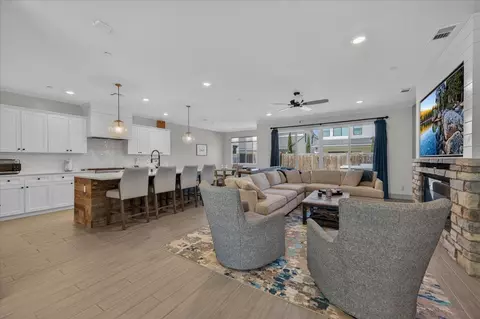Living - 2086 N Phillip Ave, Clovis, CA 93619 photo 1 of 5