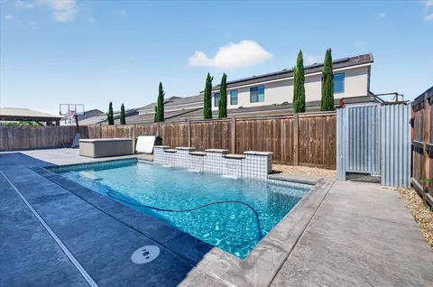 Exterior - 2086 N Phillip Ave, Clovis, CA 93619 photo 11 of 13