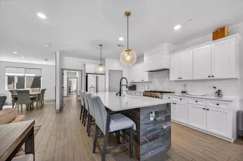 Kitchen - 2086 N Phillip Ave, Clovis, CA 93619 photo 3 of 9