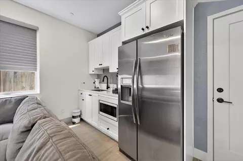 Kitchen - 2086 N Phillip Ave, Clovis, CA 93619 photo 9 of 9