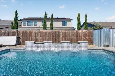 Exterior - 2086 N Phillip Ave, Clovis, CA 93619 photo 9 of 13