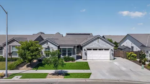 Exterior - 2086 N Phillip Ave, Clovis, CA 93619 photo 4 of 13